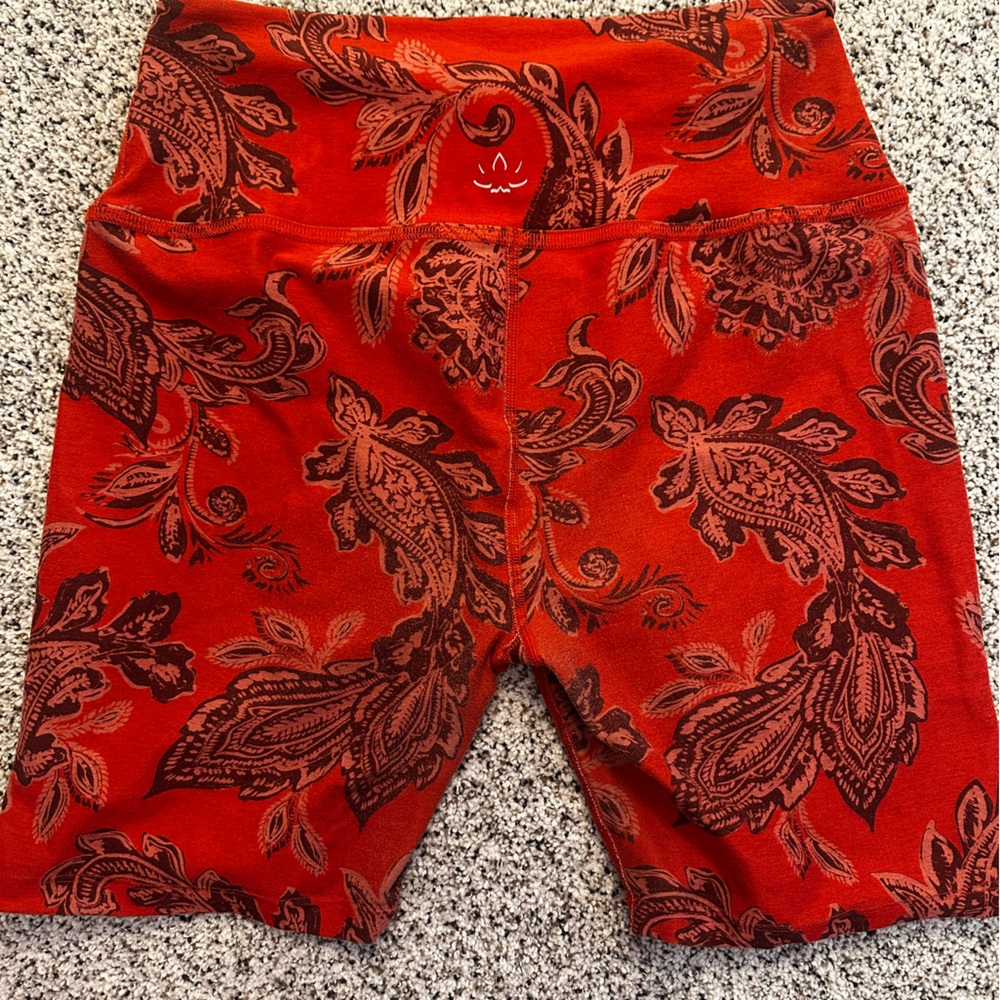 Beyond Yoga Red Paisley Space Dye Bike Shorts